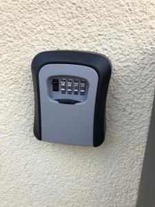 a soap dispenser on the side of a wall at Ferienwohnung mit Charme in Eurasburg