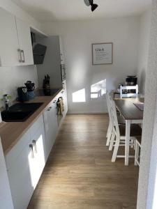 Kuchyň nebo kuchyňský kout v ubytování FeWo Nelly Marie Wohnung Marie