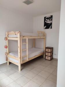 a wooden bunk bed in a room at La Emilia in San Pedro