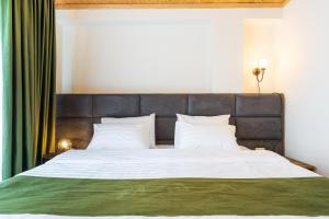 Letto o letti in una camera di Hotel Chatini Mestia