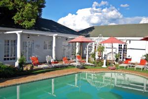 Πισίνα στο ή κοντά στο A Tapestry Garden Guest House