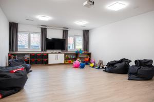 TV a/nebo společenská místnost v ubytování Apartmány ZaBukem