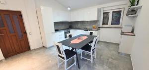 Zdjęcie z galerii obiektu Apartment Radmila 2 w mieście Gedići