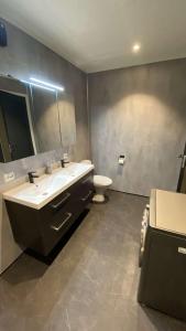Vonios kambarys apgyvendinimo įstaigoje Vikavegen Stryn