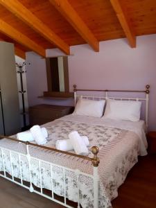 A bed or beds in a room at Traditional house in Akamatra square
