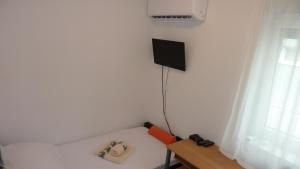 Telewizja i/lub zestaw kina domowego w obiekcie Rita Exclusive Apartments with Parking