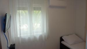 Telewizja i/lub zestaw kina domowego w obiekcie Rita Exclusive Apartments with Parking