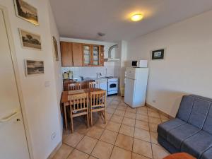 Kuchyňa alebo kuchynka v ubytovaní Apartman Puntizela