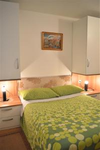 En eller flere senger på et rom på Rooms & Apartments Kvasić