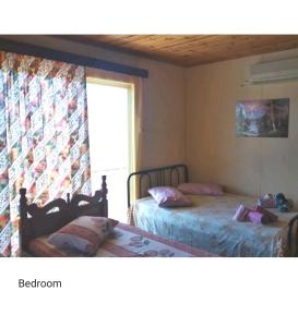 Ένα ή περισσότερα κρεβάτια σε δωμάτιο στο MAGNIFICENT SEA VIEW HOUSE