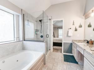 Koupelna v ubytování Remodeled home in quiet neighborhood--kid friendly