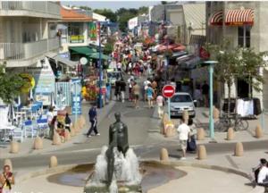 a city with a fountain in the middle of a street at Tente chez l'habitant in Saint-Jean-de-Monts