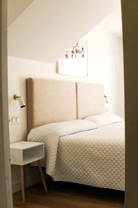 Кровать или кровати в номере Hostal Montevideo beachfront