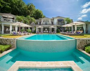 Bazen v nastanitvi oz. blizu nastanitve Round Hill Hotel & Villas