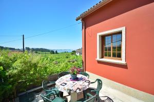 Vonkajšia záhrada v ubytovaní Casa con vistas al mar en Cambados