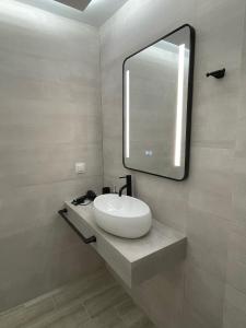 Ванна кімната в Barbara's Luxury Central Apartment