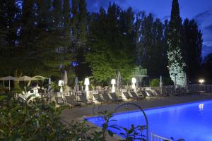Bazén v ubytování Novotel Avignon Nord nebo v jeho okolí