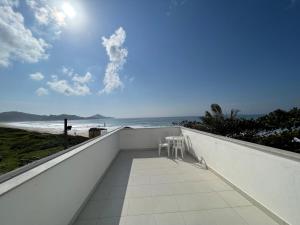 Galeriebild der Unterkunft Acorde Com o Cenário Beira Mar - Coberturinha in Bombinhas