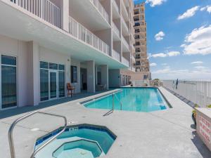 basen przed budynkiem w obiekcie Windemere #806 w mieście Perdido Key