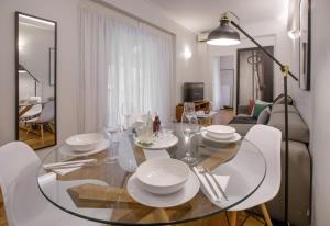 Zona d'estar a Syntagma Apartments with Acropolis view