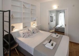 Llit o llits en una habitació de Syntagma Apartments with Acropolis view