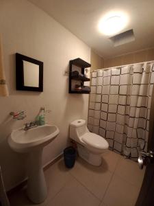 Ванна кімната в hermosa casa en coto privado especial para ti y tu familia