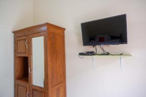 TV tai viihdekeskus majoituspaikassa KoolKost Syariah near Living Plaza Purwokerto (minimum stay 6 nights)