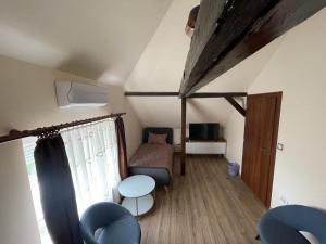 A television and/or entertainment centre at Battonya House