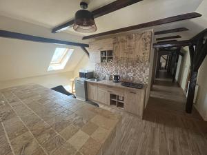A kitchen or kitchenette at Battonya House