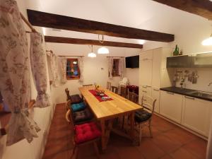 Kuchyň nebo kuchyňský kout v ubytování Ferienhaus Grabenhansl