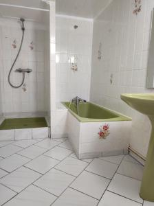 A bathroom at Gîte "Fils et Cotons" 3 chambres 125 m2