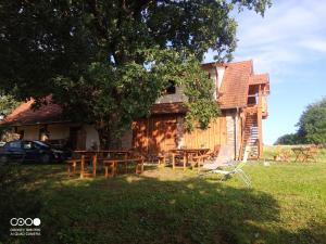 a house with a picnic table and a tree at Tőckés Vendégház in Pankasz +10 photos