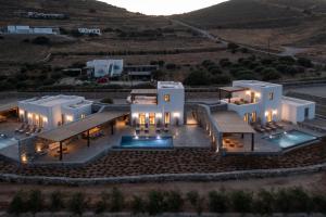 Bazén v ubytovaní Casa Botanica Luxury Villas Antiparos alebo v jeho blízkosti