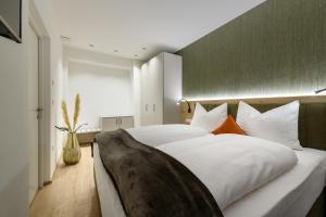 A bed or beds in a room at Villa Fauster Pustrabase