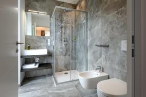 A bathroom at Villa Fauster Pustrabase