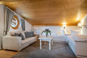 Area soggiorno di "Quality Hosts Arlberg" Hotel zur Pfeffermühle