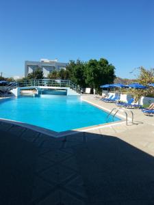 Bazén v ubytování Faliro Hotel nebo v jeho okolí
