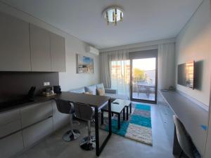 Kuchyň nebo kuchyňský kout v ubytování Olea Luxury Apartments