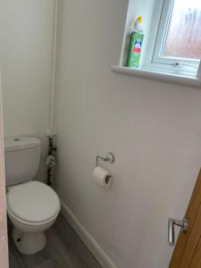 Vonios kambarys apgyvendinimo įstaigoje lovely4 bedroom house close to Loughborough uni/M1