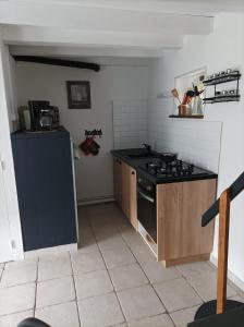 Dapur atau dapur kecil di Maisonnette en campagne "Le Rocher"