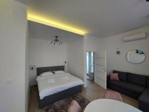 Postel nebo postele na pokoji v ubytování Gajeva Rooms SELF CHECK-IN