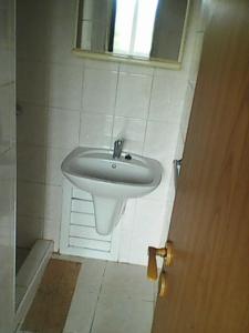 Kúpeľňa v ubytovaní Pre nenáročných CIMA 300 m od kúpaliska číslo domu300