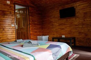A bed or beds in a room at "La Aurel" Mahmudia