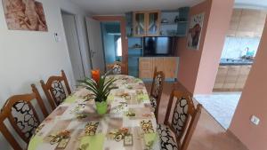Kuchyň nebo kuchyňský kout v ubytování TABÁN Apartman + 14 fotografií