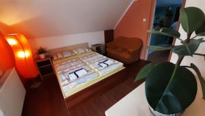 Postel nebo postele na pokoji v ubytování TABÁN Apartman