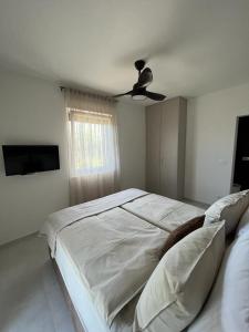 Postel nebo postele na pokoji v ubytování CUBE Residence