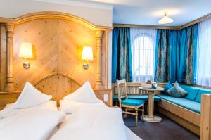 Posteľ alebo postele v izbe v ubytovaní Sporthotel Almhof