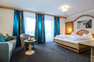 Posteľ alebo postele v izbe v ubytovaní Sporthotel Almhof