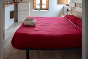 a large red bed in a room at Casa Po in Granada