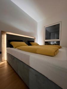 מיטה או מיטות בחדר ב-Luxury Apartment Sarajevo King Size Bed